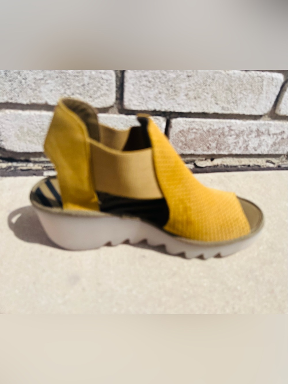 Fly London Yall Cupido
Perforated Peep Toe Cut Out Wedge Heel 39/ 8.5 Yellow NWT - Picture 4 of 9